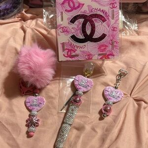 Pink 4 piece Accessory Set.